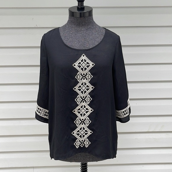 Xhilaration Black Embroidered Flare Sleeve Blouse Size Medium - Picture 1 of 4